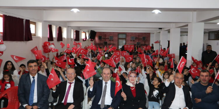 Başkan ÇAMCI, 23 Nisan Programında Öğrencilerle Bir Araya Geldi