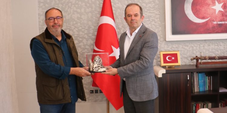BAŞKAN ÇAMCI’DAN ARGOS YAPI’YA TEŞEKKÜR PLAKETİ